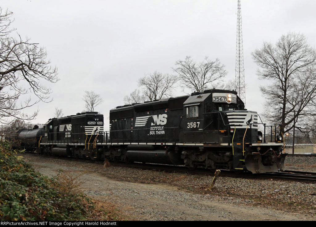 NS 3567 & 3526 lead train P10-10 down the lead towards Elm